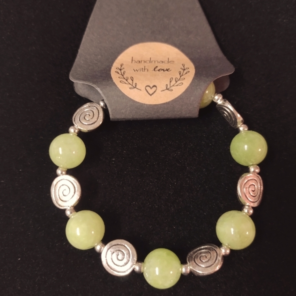 Green Jade and swirl beaded bracelet.